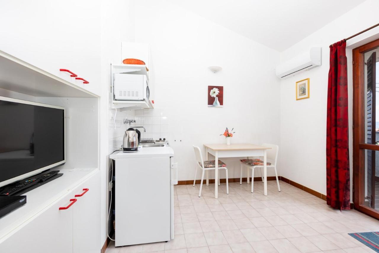 Apartments Mrak Punat Exterior photo